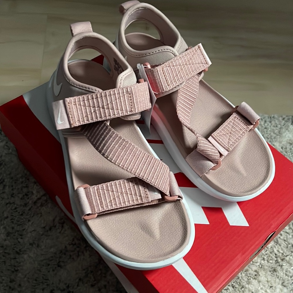Nike Vista Women's Sandals	Size 7
